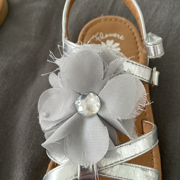 Flowers by Nina Silver Annabel Dressy Sandals Flats with Bow Girls Size 11 - Picture 4 of 6